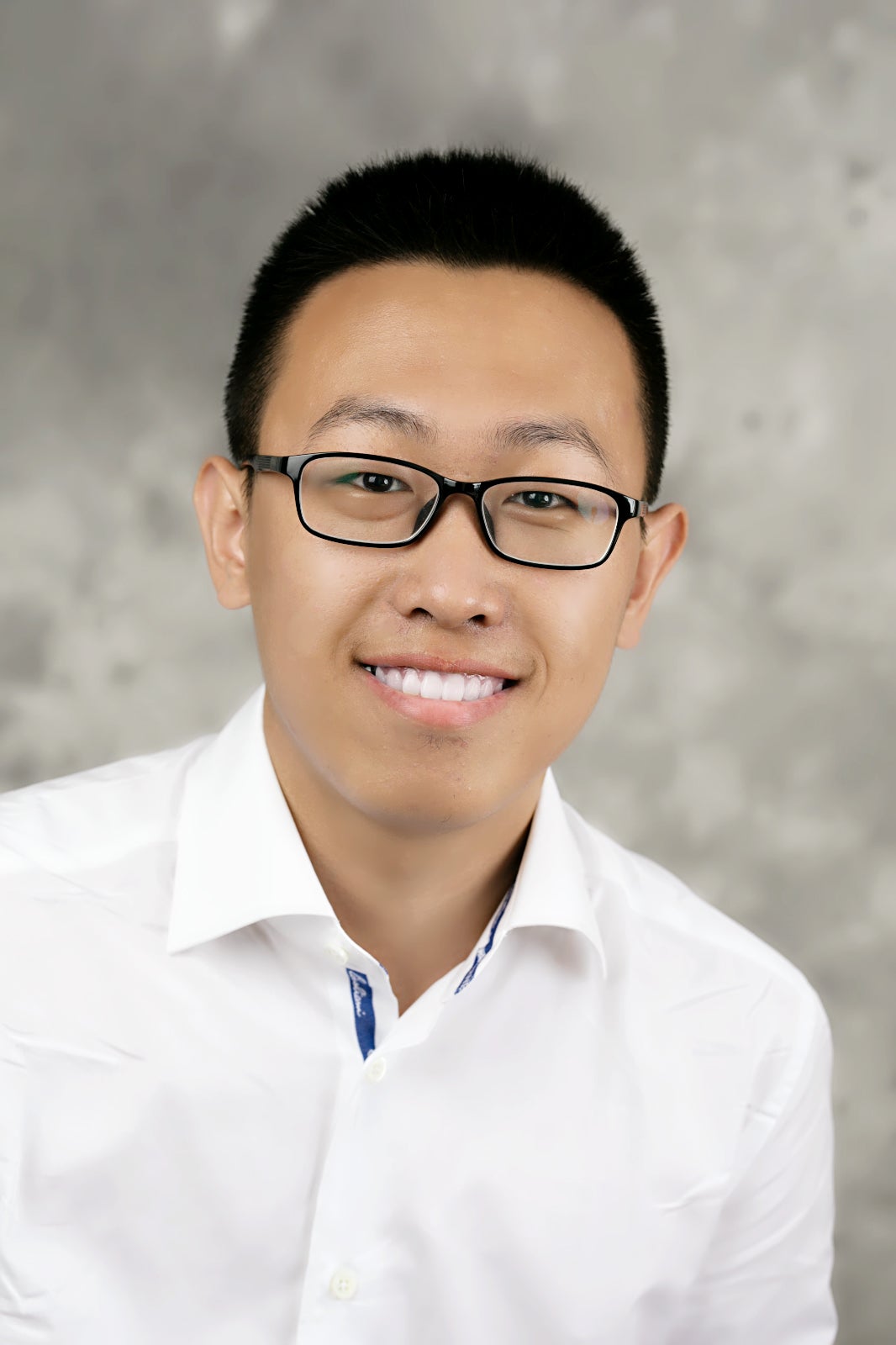 Shuangjie Zhang's headhsot